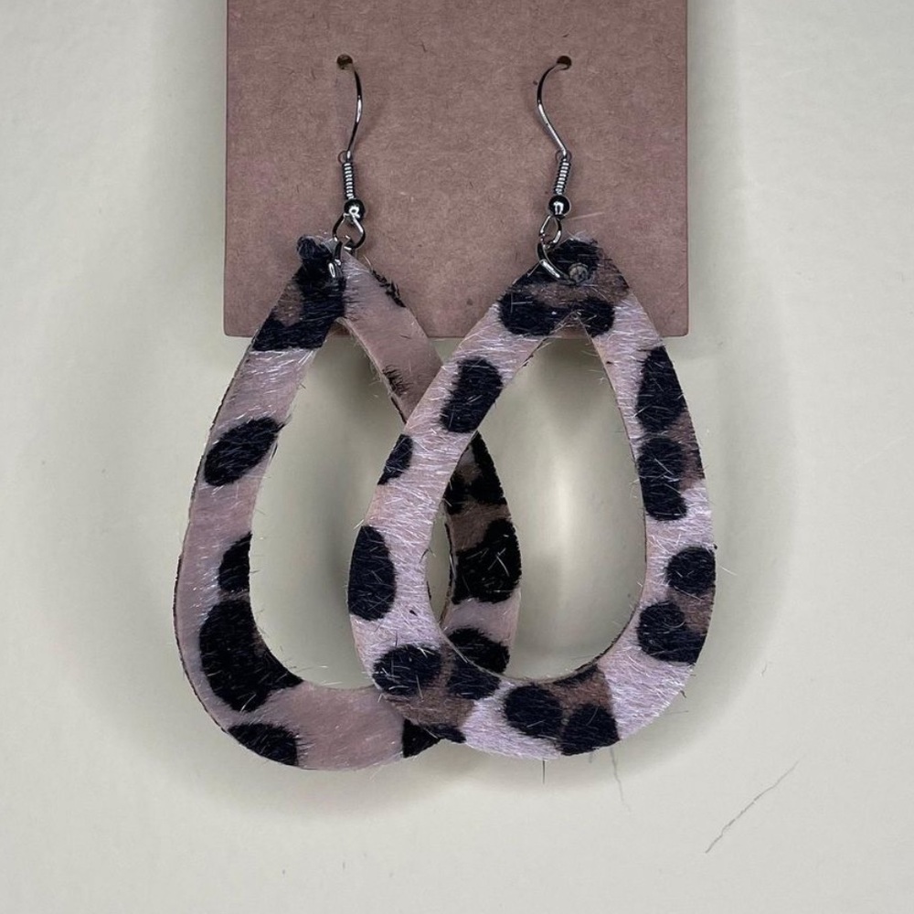 3/15 EARRINGS NWT ADD 3 TO BUNDLE